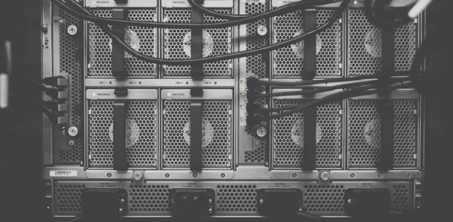 Headless WordPress vs traditional WordPress architecture compared